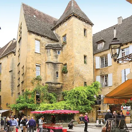 Amazing In Holiday home Les Farges (Sarlat-la-Caneda)